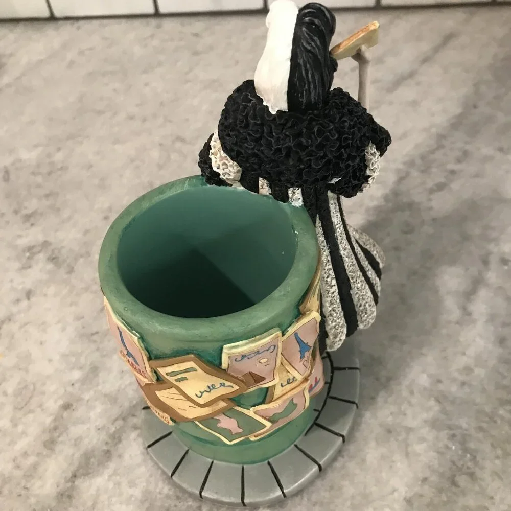 Disney 101 Dalmatians Cruella de Vil Pencil Holder Pen Cup Figurine 21283 Resin